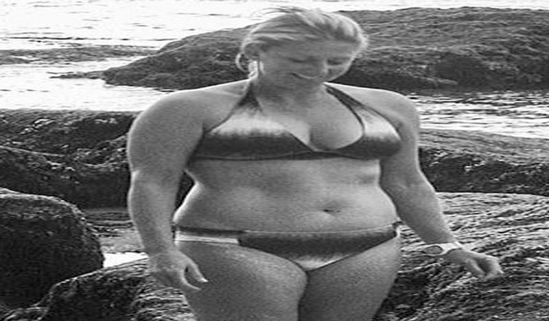 female doctor named dr bikini goes viral treating patients in hot swimsuits kph
