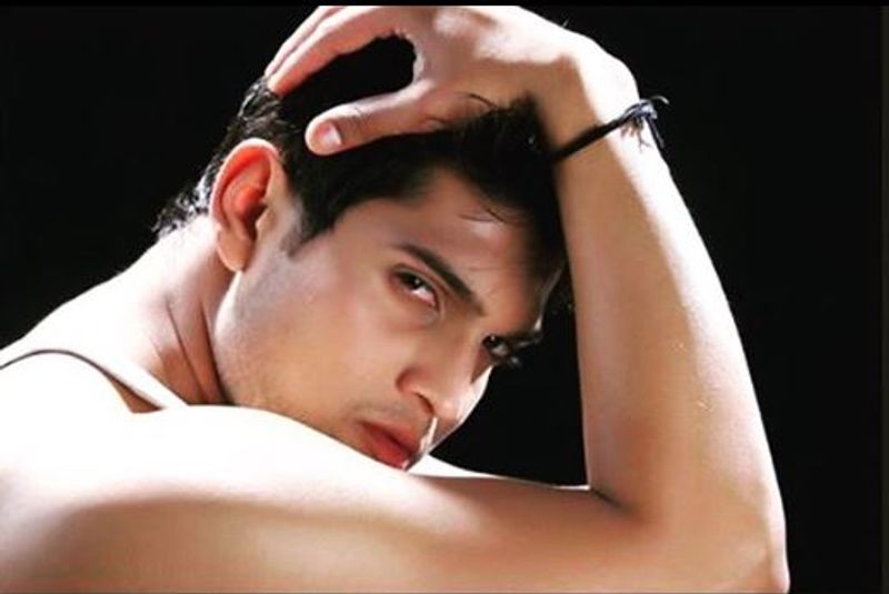 shocking 32 age young actor commit suicide in house