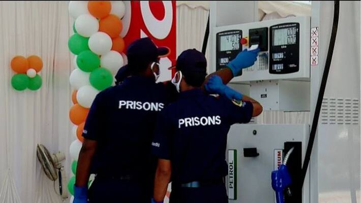 Chief Minister pinarayi vijayan inaugurated the petrol pumps of jail department Chief Minister pinarayi vijayan inaugurated the petrol pumps of jail department