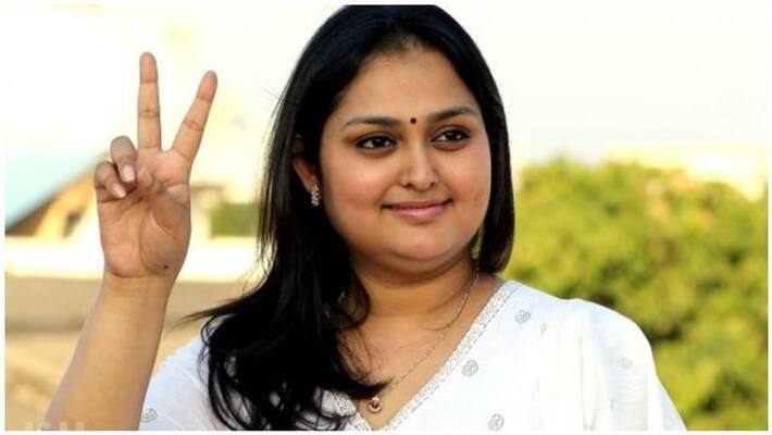 Actress Vindhya Meet CM and Deputy CM For got Secretary for policy posting Actress Vindhya Meet CM and Deputy CM For got Secretary for policy posting