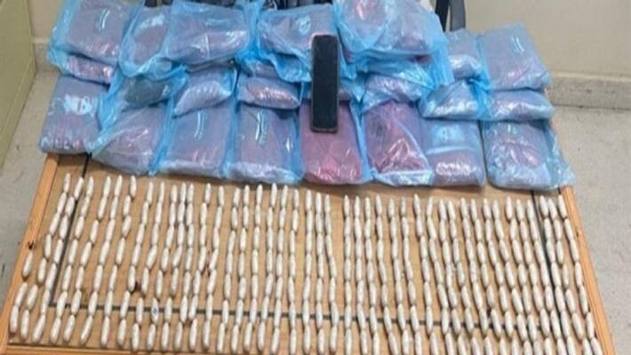 Two people arrested for smuggling illegal drugs Two people arrested for smuggling illegal drugs