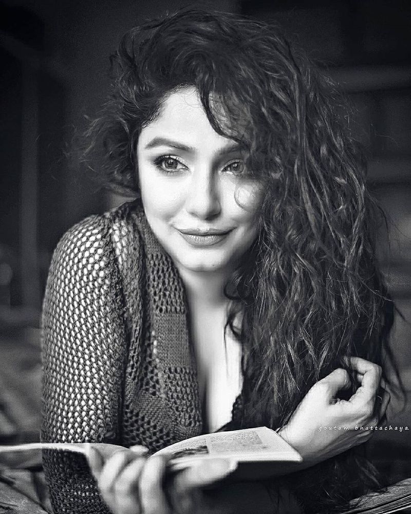 sayantani guhathakurta photogallery