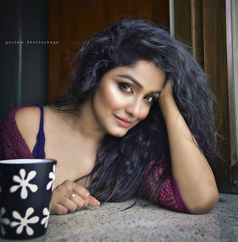 sayantani guhathakurta photogallery