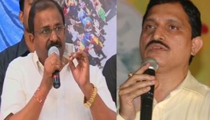 రాజధాని విషయంలో సోము వీర్రాజు పార్టీ అధ్యక్షుడిగా వచ్చిన తర్వాత కూడా సుజనా చౌదరి తన వాదన వినిపించారు. ఆయన ప్రకటన చేసిన కొన్ని గంటల్లో పార్టీ వైఖరిని స్పష్టం చేస్తూ బిజెపి ట్వీట్ చేసింది. సోము వీర్రాజు చెప్పిందే పార్టీ వైఖరి అంటూ సుజనా చౌదరి వ్యాఖ్యలను నిర్ద్వంద్వంగా ఖండించింది. దీంతో సుజనా చౌదరి వంటివారికి పార్టీలో కళ్లెం వేయడానికి సోము వీర్రాజు సిద్ధపడినట్లు తెలుస్తోంది. 