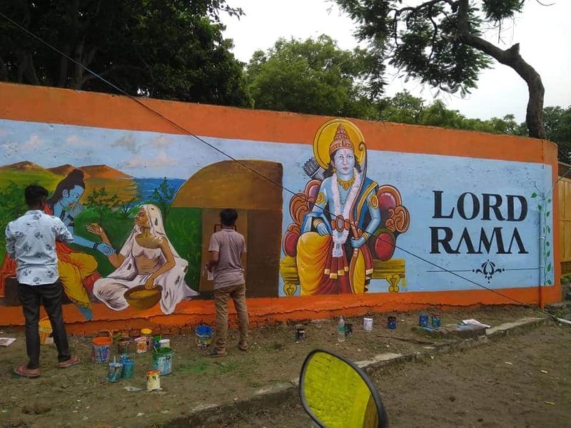এদিকে, ৫ অগাস্ট অযোধ্যায় বর্ণাঢ্য রামমন্দিরের ভূমিপুজো নিয়ে জেলাজুড়ে চূড়ান্ত প্রস্তুতি। মন্দির কমিটির তরফে ঘোষণা করা হয়েছে, কোভিড-১৯ প্রোটোকল মেনেই এই ভূমিপুজো আয়োজন করা হচ্ছে।