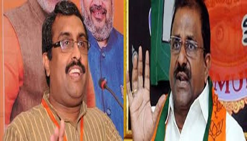 రామ్ మాధవ్ ఆంధ్రప్రదేశ్ రాష్ట్రంలో కీలక పాత్ర పోషించబోతున్నట్లు సోము వీర్రాజు ట్వీట్ కూడా సంకేతాలు ఇస్తోంది. కొద్ది సమయం క్రితం రామ్ మాధవ్ గురించి సోము వీర్రాజు ట్వీట్ చేశారు. తాను బిజెపి జాతీయ ప్రధాన కార్యదర్శి రామ్ మాధవ్ ను కలిశానని, ఆయనతో మాట్లాడిన ప్రతిసారీ ఓ మేధావితో తనకు అత్యంత సన్నిహిత సంబంధం ఉన్నాననే భావన కలుగతుందని సోము వీర్రాజు అన్నారు. దేశం, పార్టీ అభివృద్ధి కోసం రామ్ మాధవ్ ఆలోచన ప్రక్రియ, ఉద్దేశ్యాలు, విజన్ తనకు స్ఫూర్తిని ఇస్తాయని ఆయన అన్నారు. 