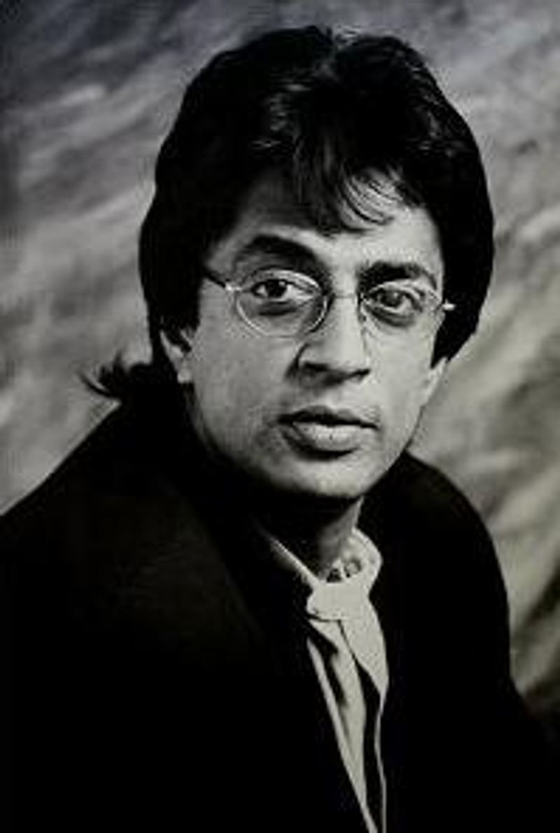 நடிகர் ரகுவரன் மறைந்த ஆண்டு 2008 இவர் நடித்த கடைசி படம் யாரடி நீ மோஹினி 