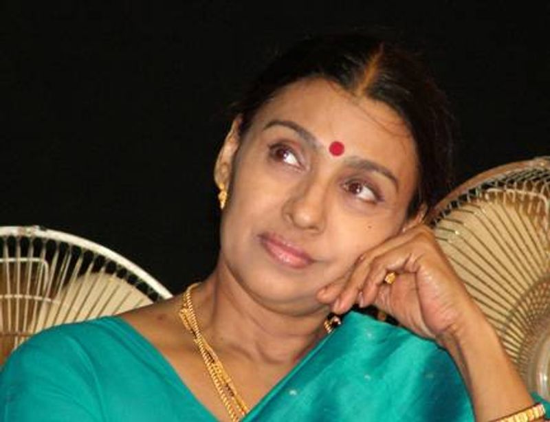 நடிகை சுஜாதா இறந்த ஆண்டு 2011 இவங்க நடித்த கடைசி படம் வரலாறு 