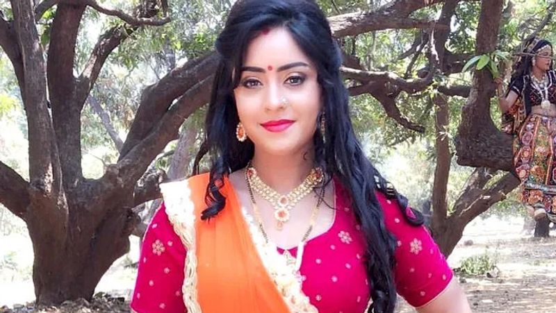 Bhojpuri Actress Shubhi Sharma Speaks on Stupidity in Film Said censor board should strictly take action KPY