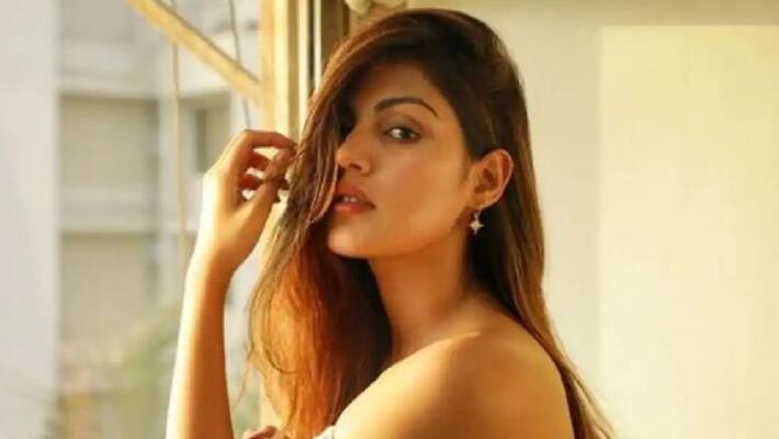 Sushants death case Will Rhea chakraborty can be arrested at the ED's office BRD Sushants death case Will Rhea chakraborty can be arrested at the ED's office BRD
