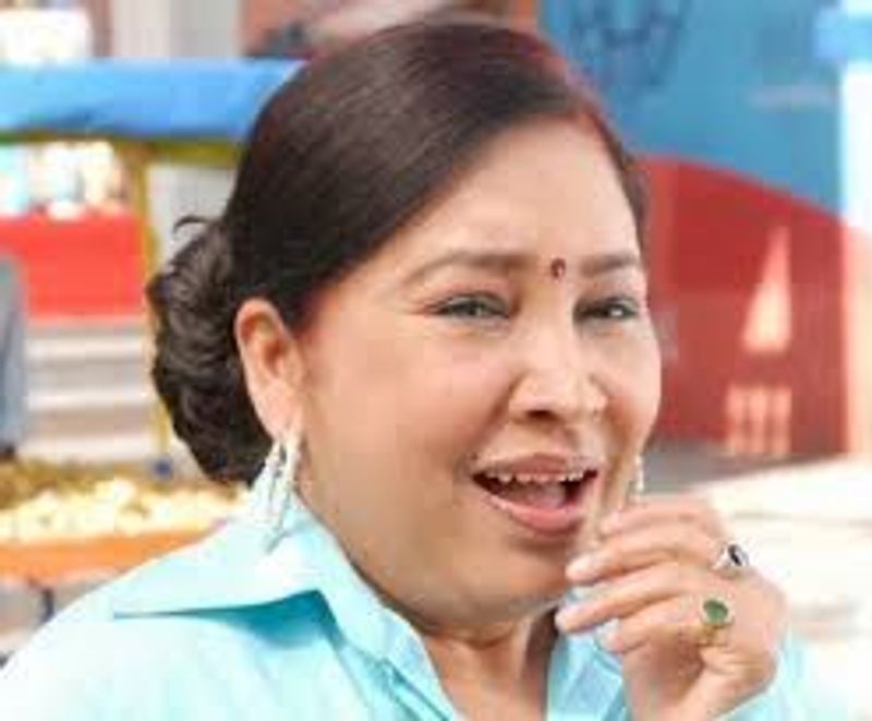 5 வயதிலேயே சினிமா மீது ஏற்பட்ட ஈர்ப்பு காரணமாக, பெற்றோரிடம் சினிமாவில் சேர்த்து விடும் படி அடம்பிடித்துள்ளார்.