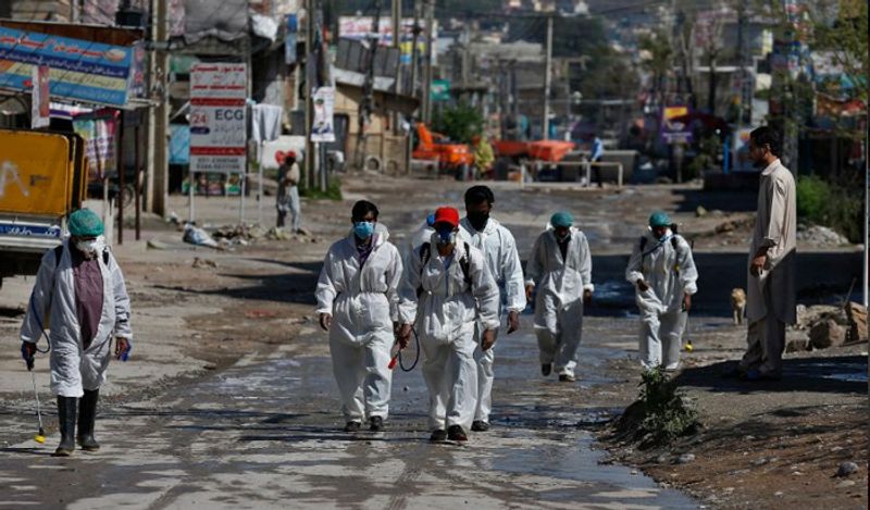 Neighbor Pakistan puzzles health experts as coronavirus cases drop BSS