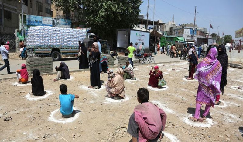 Neighbor Pakistan puzzles health experts as coronavirus cases drop BSS