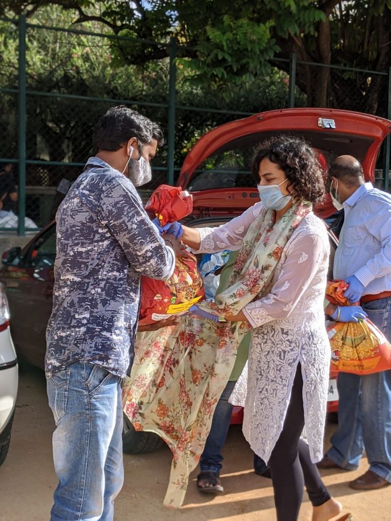 Sandalwood actress Shraddha Srinath distributes food kit to cinema workers in Bangalore