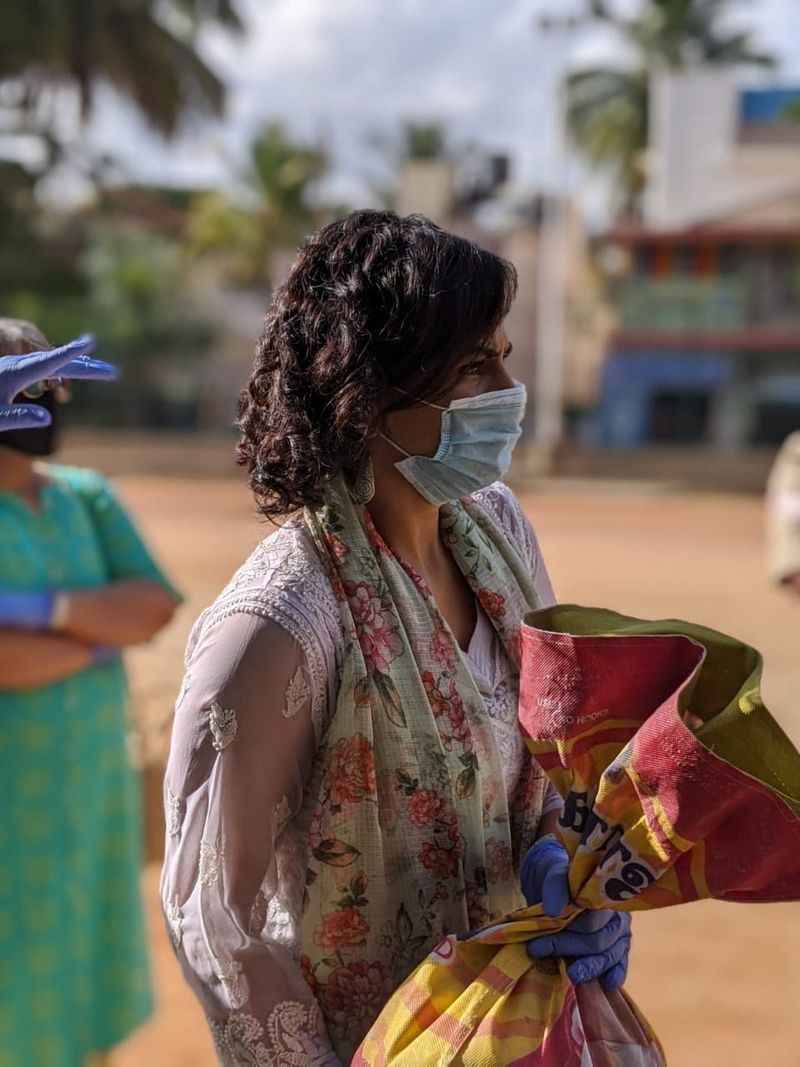 Sandalwood actress Shraddha Srinath distributes food kit to cinema workers in Bangalore