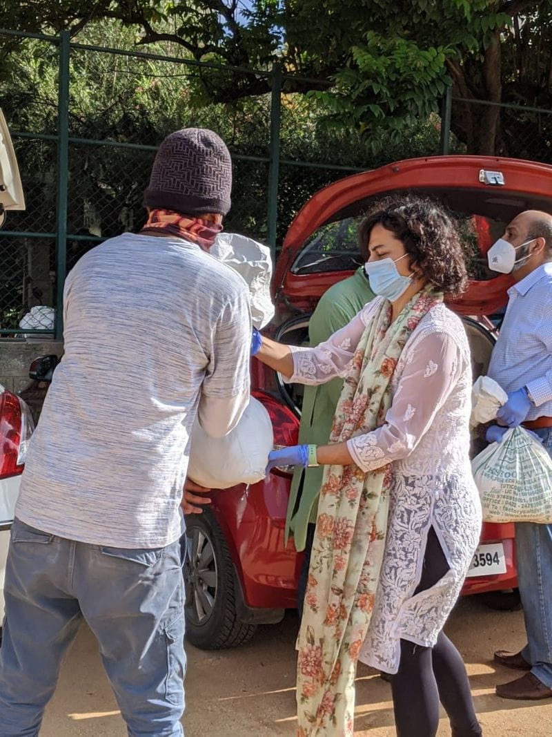 Sandalwood actress Shraddha Srinath distributes food kit to cinema workers in Bangalore