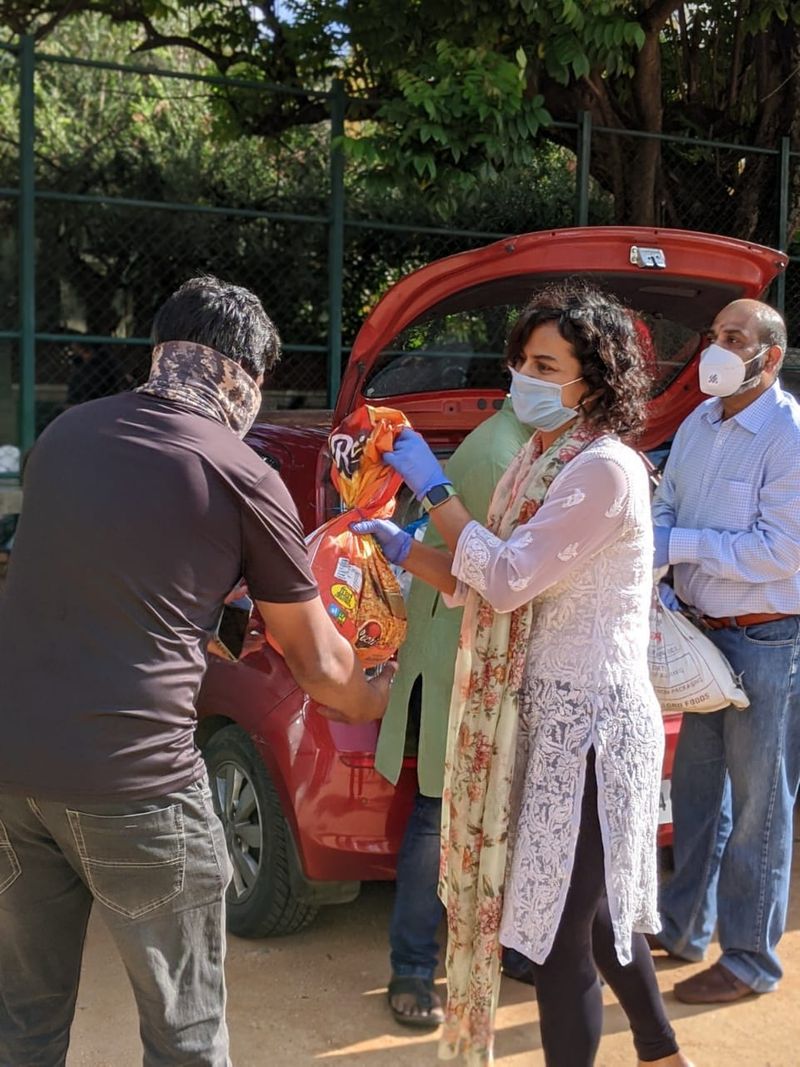 Sandalwood actress Shraddha Srinath distributes food kit to cinema workers in Bangalore
