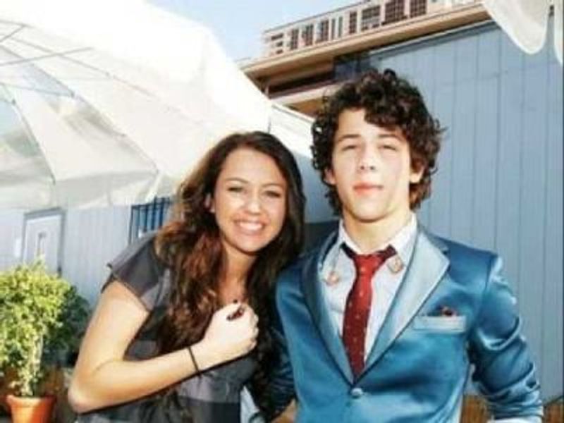 Priyanka Chopra husband Nick Jonas first kiss was outside pizza shop he kissed Miley Cyrus
