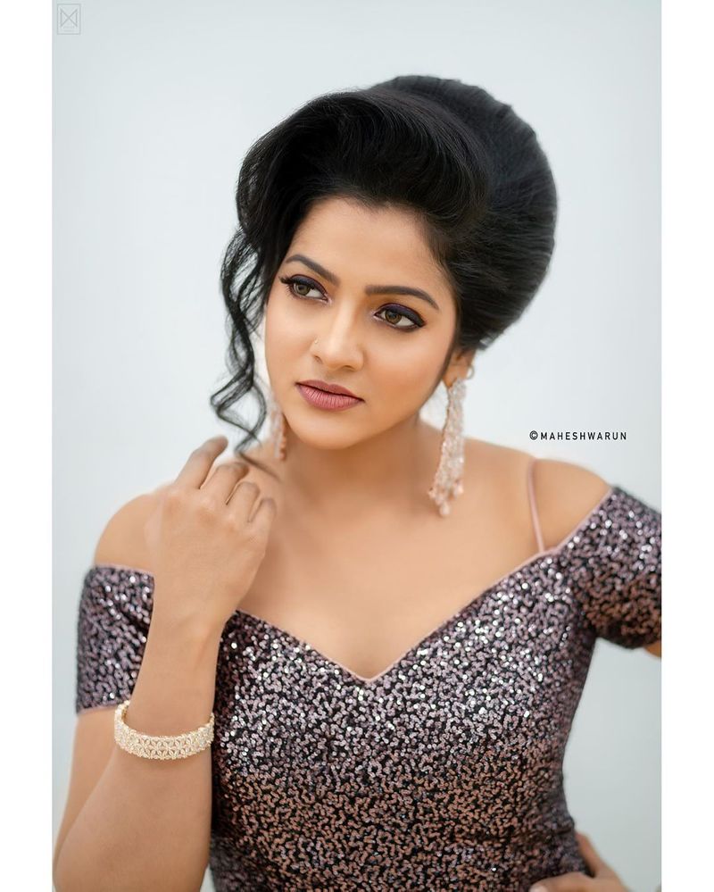 vj chitra swiming pool photo goes viral in social media