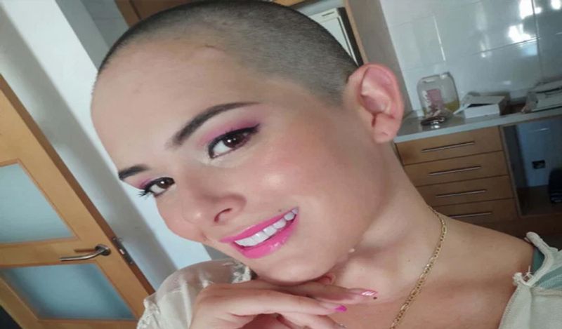 shocking incident freak lover attacked woman with hat filled with fevicol kph
