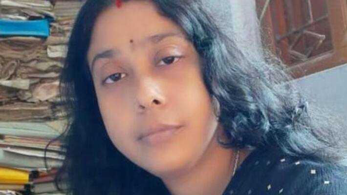 Daughter in law allgedly throws acid at a woman in Burdwan Daughter in law allgedly throws acid at a woman in Burdwan