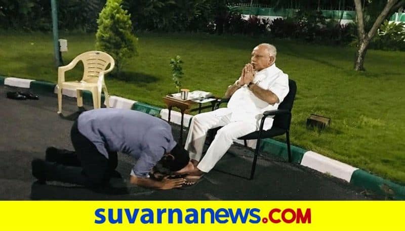 by vijayendra  takes blessing from  His Father BSY after appointed Karnataka BJP vice president