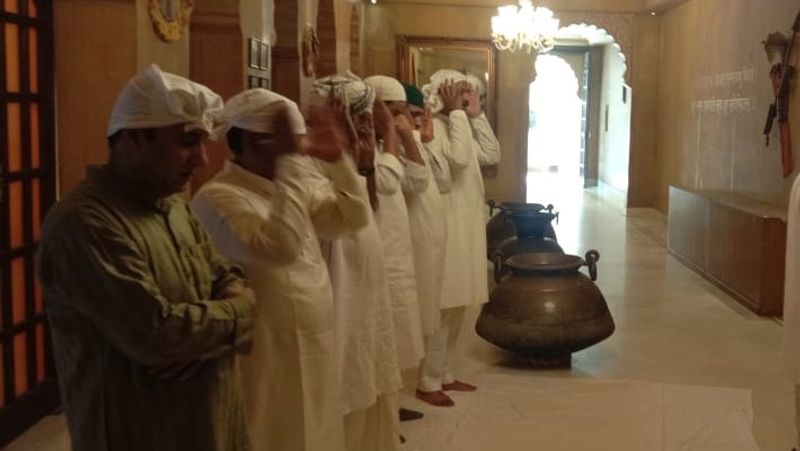 rajasthan political crisis live CM ashok gehlot mla eid prayers at hotel in jaisalmer KPR