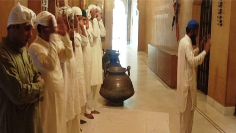 rajasthan political crisis live CM ashok gehlot mla eid prayers at hotel in jaisalmer KPR