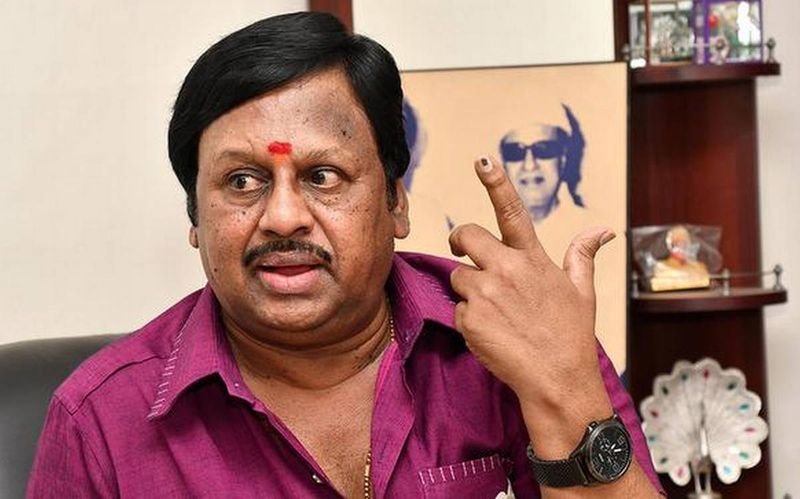 ராமராஜன் 1980களில் இருந்து 1990களில் கொடிகட்டி பறந்தார் அதன் பிறகு நடித்த ஹீரோவாக மட்டும் தான் நடிப்பேன் என்று சொன்னார் நடிக்கவும் செய்தார் ஆனால் அந்த படங்கள் கிண்டல் செய்தார்கள் இவர் மார்க்கெட் டவுன் ஆகிவிட்டது 