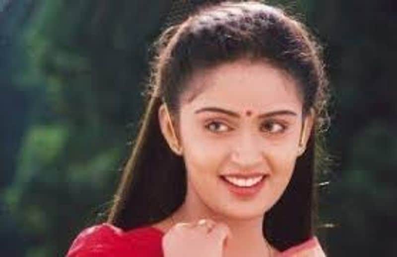 நடிகை கௌசல்யா வயது 40 இன்னும் திருமணம் ஆகவில்லை
