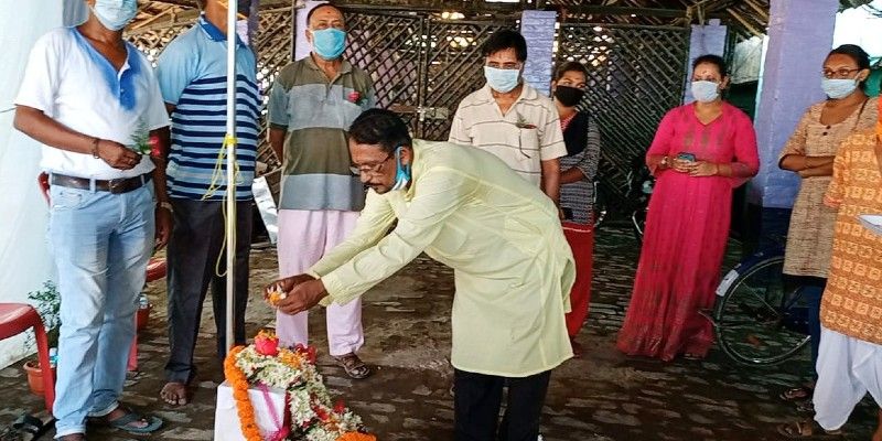 ১৯২০ সালের ১ অগাস্ট। পরাধীন ভারতের পূর্ববঙ্গের ফুটবলারদের এক ছাতার আনার জন্য নতুন ক্লাব প্রতিষ্ঠা করলেন সুরেশচন্দ্র চৌধুরী। ক্লাবের নাম ইস্টবেঙ্গল।
