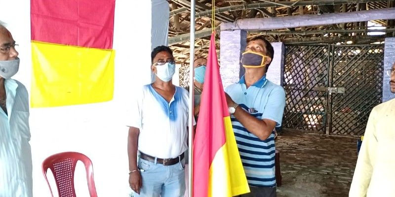 গত বছরের পয়লা অগাস্ট ছিল আরও স্পেশাল। সেদিন থেকে শুরু হয়ে গিয়েছিল ইস্টবেঙ্গল ক্লাবের প্রাক-শতবর্ষ উদযাপন। একশো বছরে ইতিহাসে ক্লাবের জীবিত অধিনায়কদের সংবর্ধনা দেওয়া হয়েছিল নেতাজি ইন্ডোর স্টেডিয়ামে।
