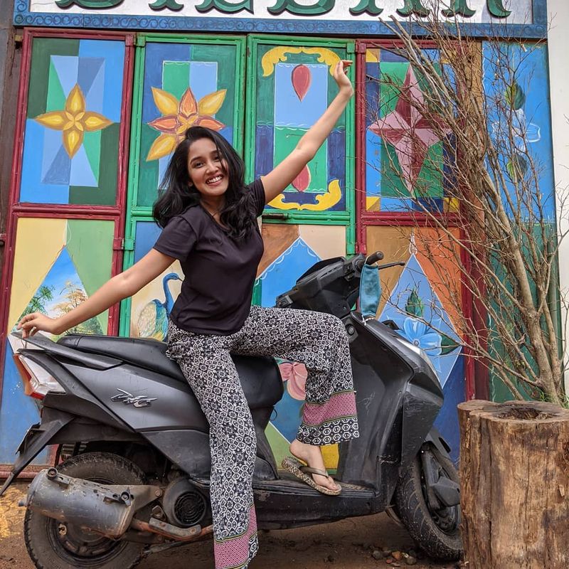 
குழந்தை நட்சத்திரமாக மலையாள சினிமாவில் தான் தனது திரைப்பயணத்தை தொடங்கினார். சோட்டா மும்பை என்பது தான் அனிகா முதன் முதலில் அறிமுகமான திரைப்படம் 