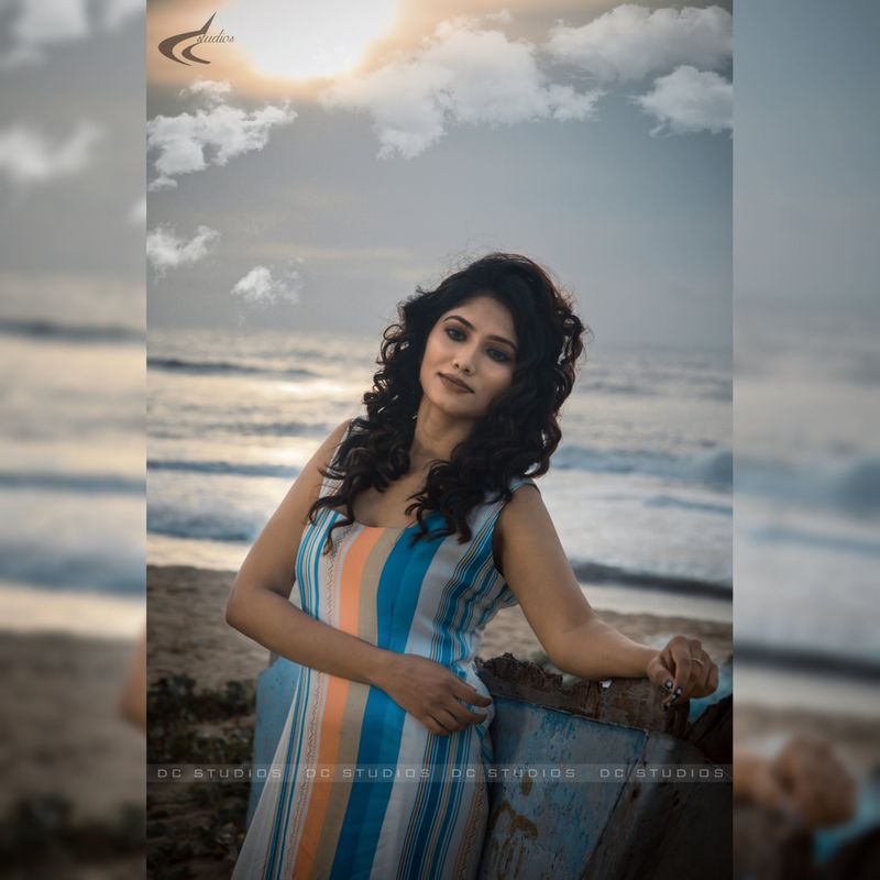பொல்லாத உலகின் பயங்கர கேம் என்ற படத்தில் நடித்துள்ள ஜூலியின் கைவசம் அம்மன் தாயி, நீட் தேர்வால் உயிரிழந்த மாணவி அனிதாவின் வாழ்க்கையை மையமாக கொண்ட ஒரு படமும் உள்ளன. 