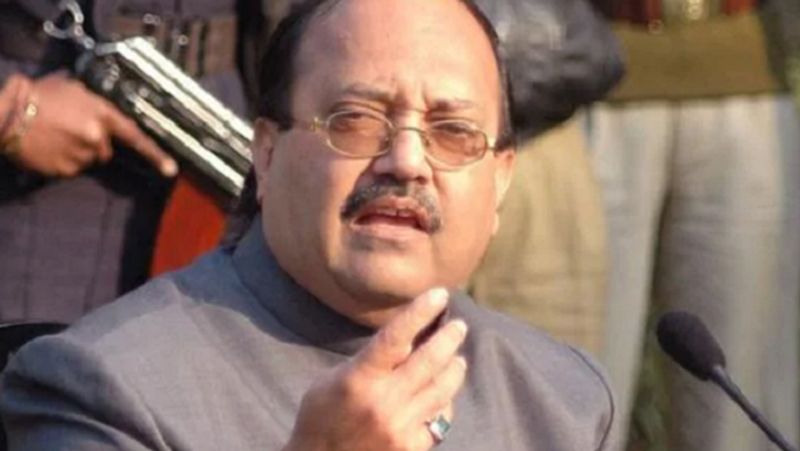 मीडिया रिपोर्ट्स की मानें तो अमर सिंह के इस घर में बुलेटप्रूफ खिड़की और लिफ्ट भी लगे थे। संपत्ती दान करने के बाद अमर सिंह ने कहा कि आजमगढ़ की धरती मौलाना शिबली, राहुल सांकृत्यायन और कैफी आजमी जैसे लोगों की धरती रही है लेकिन अब यहां धर्म और राजनीति की गंदी राजनीति हो रही है।