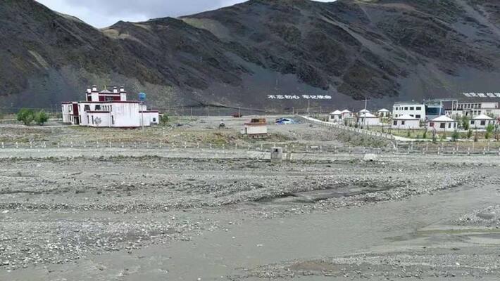 China grabs Nepal territory, erects fences blocking locals bpsb China grabs Nepal territory, erects fences blocking locals bpsb