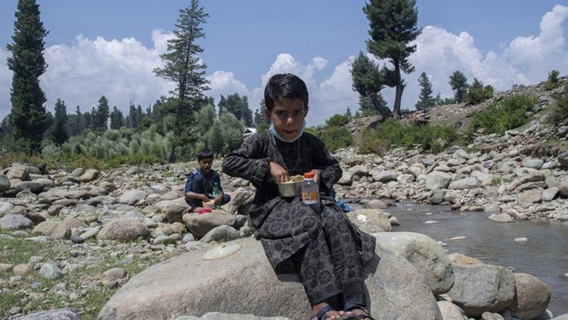 Covid 19 And lockdown news updates Kashmir Students taking Air Classes Stunning Solution to lockdown See pics KPY