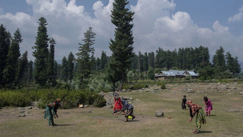 Covid 19 And lockdown news updates Kashmir Students taking Air Classes Stunning Solution to lockdown See pics KPY