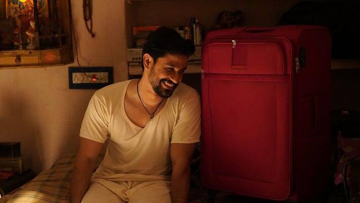 Amid Lootcase getting rave review Kunal Kemmu watches his film with Pati Patni aur. Guess who Amid Lootcase getting rave review Kunal Kemmu watches his film with Pati Patni aur. Guess who