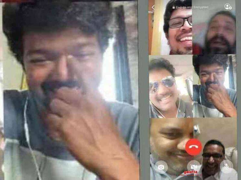 Thalapathy Vijay Video call chating with friends photo going viral