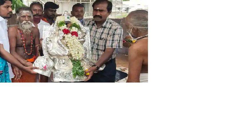 District Collector who paid Vail silver armor to Murugan except Corona.!