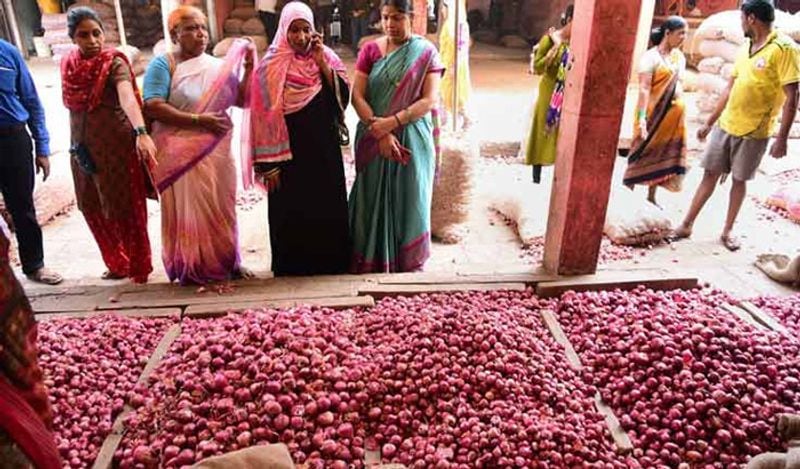 India bans onion exports as prices treble in a month BSS