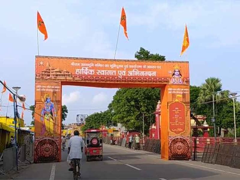 এদিকে সোমবার গণেশ পুজো দিয়ে শুরু হল অযোধ্যায় ভূমি পূজন উৎসব। 