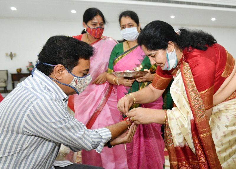Raksha Bandhan... Kavitha Ties Rakhi to KTR