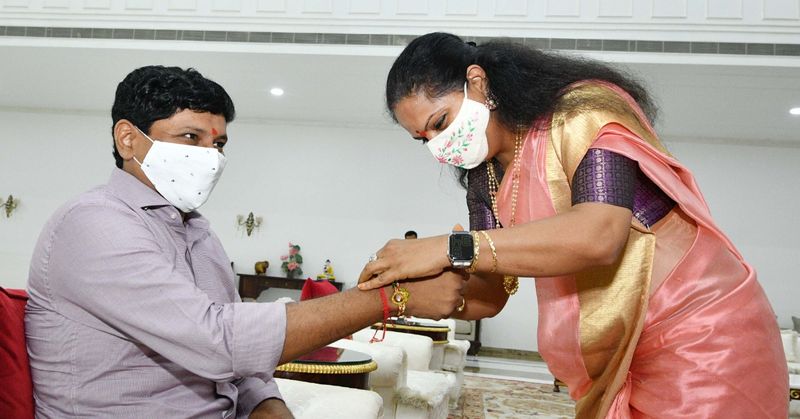 Raksha Bandhan... Kavitha Ties Rakhi to KTR