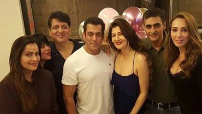 When Salman Khan wants to marry 11 year elder actress Rekha here is the truth