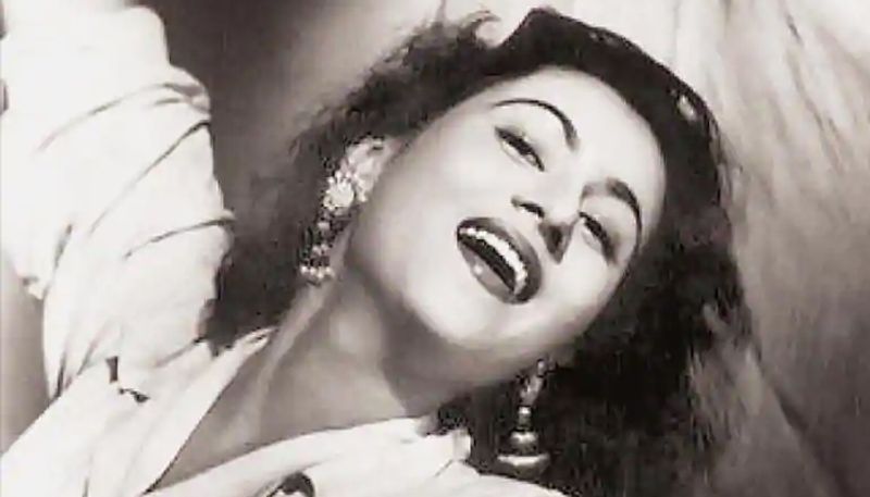 Madhubala
Beautiful actress Madhubala had a hole in her heart, due to which she lost her life on February 23, 1969. Two years after her demise, her last movie Jwala released in 1971.