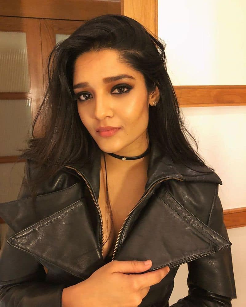 Actress Ritika Singh hotness overloaded Video Going viral in social media