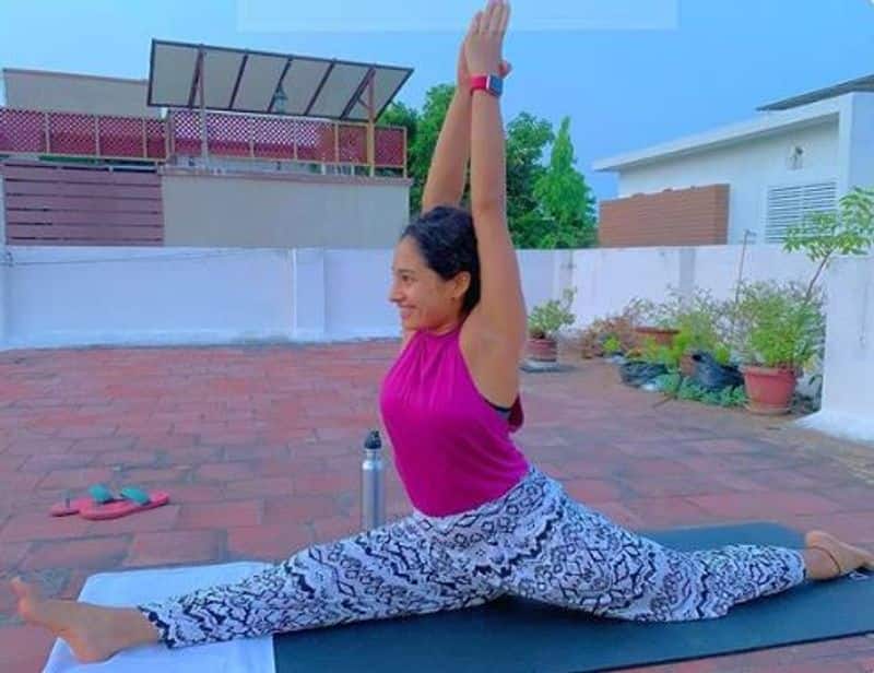 Pooja ramachandran pregnancy yoga video goes viral 