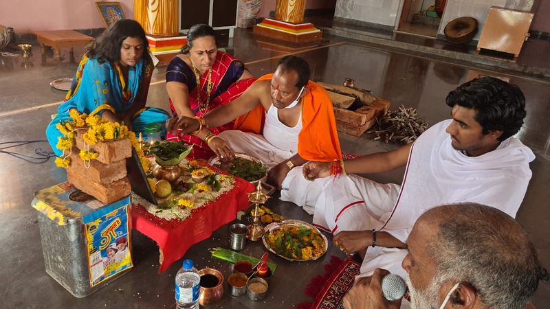 Minister Prabhu Prabhu Chauhan performs special puja for BSY recovery from Covid19